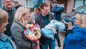 Как выглядит выписка из роддома в ТНК